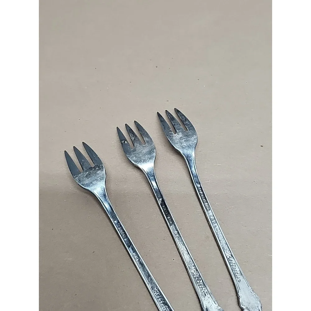 Wm. Rogers‎ Mfg 3 VTG Reflection Silverplate Cocktail Forks 5.5
